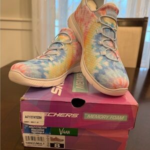 New - Skechers Women's Summit Vivid Views Sneakers